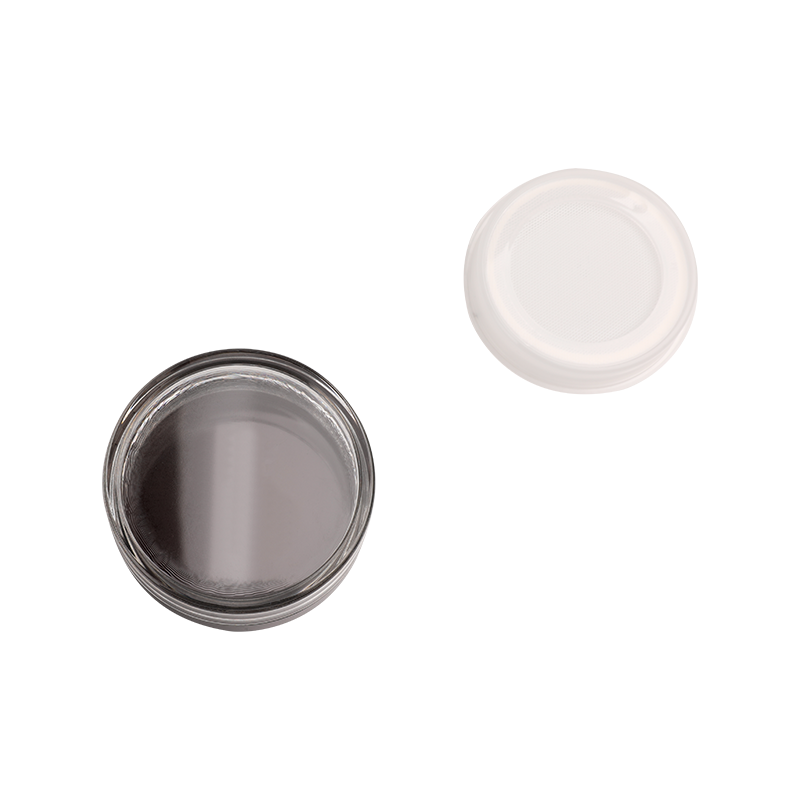 Pot cosmétique clair avec une casquette de résolution blanche