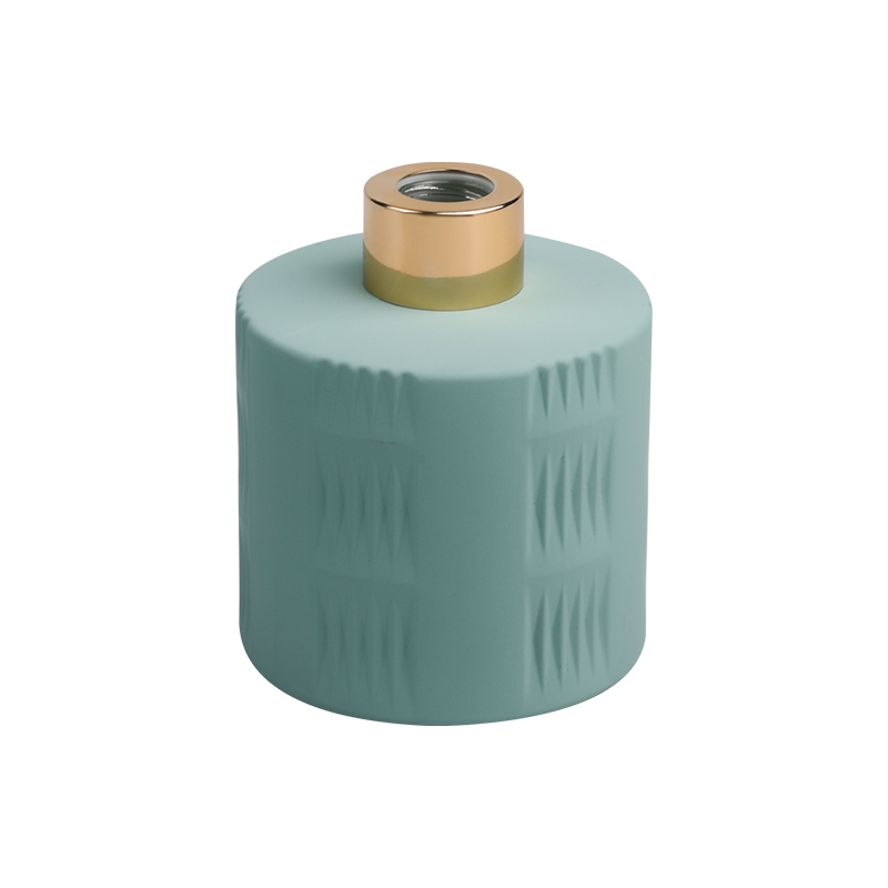 Bouteille de parfum aqua vert avec bonnet d'or