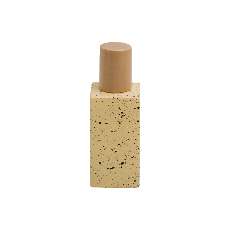 Bouteille de parfum de capuchon en bois élégance mouchetée